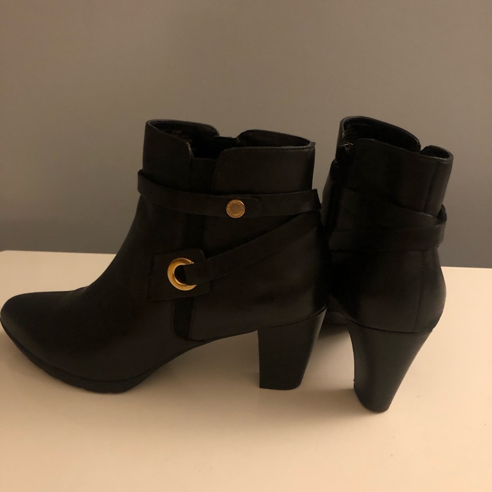 EUC ANNE KLEIN Black Booties